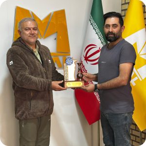 اهدای دو تندیس افتخار به موتال؛ تقدیر از نقش مؤثر موتال در پیشبرد کوهنوردی ایران